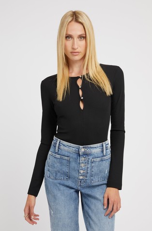 Majica s izrezanim detaljima