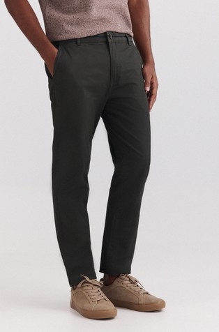 Slim fit chino hlače od rastezljivog pamuka