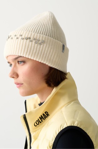 Vunena pletena kapa s ukrasnim kamenčićima