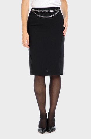 Suknja od krep tkanine s ukrasnim lancem