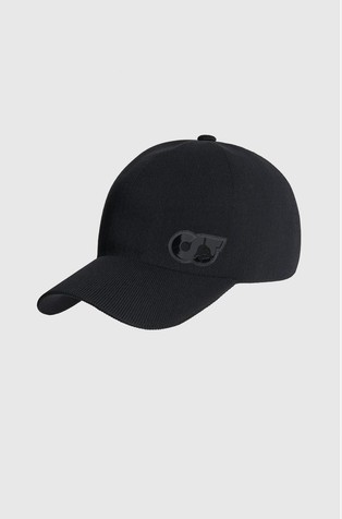 Pletena kapa sa šiltom i logo našivkom