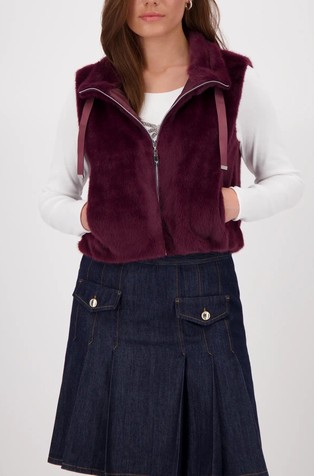 Kratak prsluk od umjetnog krzna