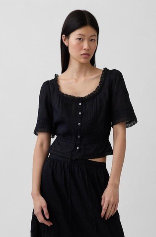 Ženska bluza s obrubima od čipke