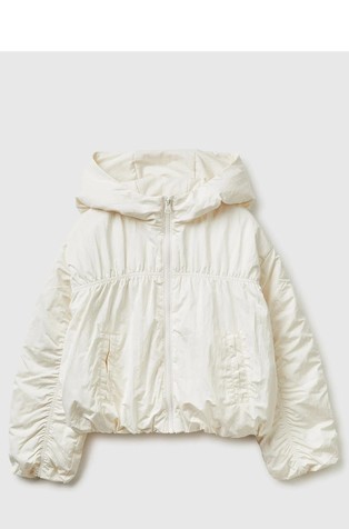 Prijelazna jakna s kapuljačom i nabranim šavovima