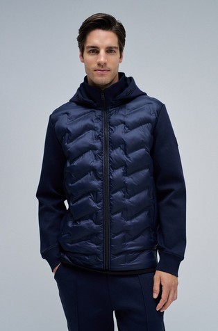 Prošivena jakna od kombinacije tkanina s kapuljačom