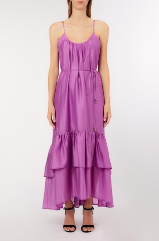 Duga haljina s naramenicama i volanima