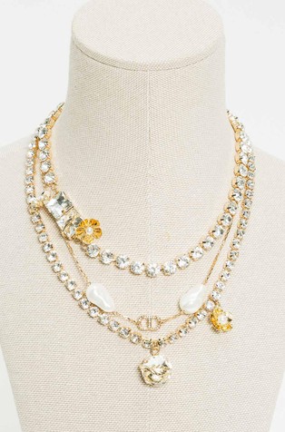 Ogrlica s ukrasnim kamenčićima