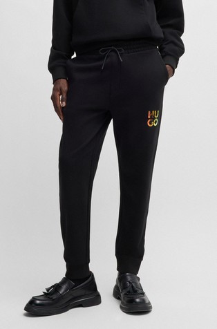 Pamučni donji dio trenirke s frotirnom unutrašnjošću i naslaganim logotipom