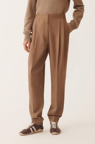 Hlače s naborima i kariranim uzorkom