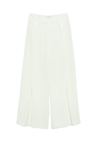 Flowing trousers with pleat details