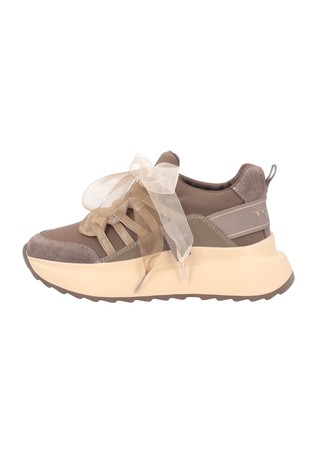 Foxy sneaker with maxi tulle bow