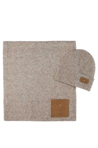 Komplet kape i šala