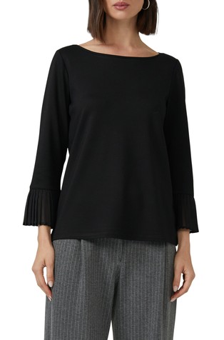 T-shirt with pleated details on the sleeves