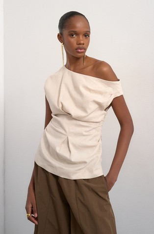 TSARISA top s otkrivenim ramenima od lana i viskoze