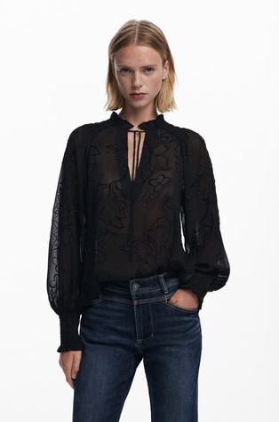 Prozirna košulja s cvjetnim motivima