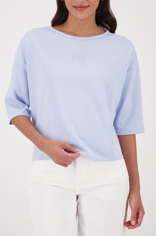 3/4 T-shirt with embossed emblem