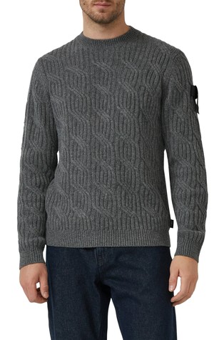 Pleten vuneni pulover s našivkom na rukavu