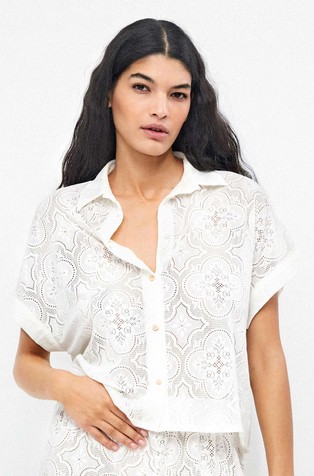 Beach shirt in structured fabric