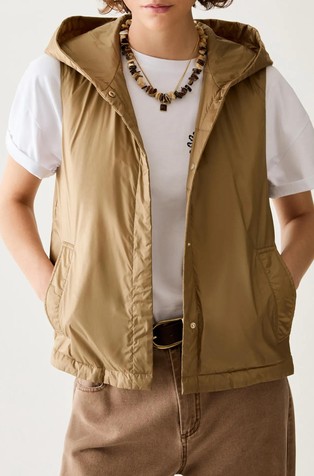 Water-repellent padded gilet with hood
