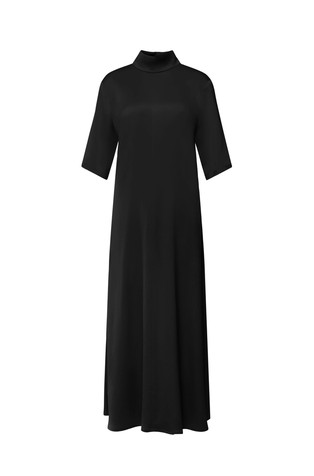 Satenska haljina s povišenim ovratnikom