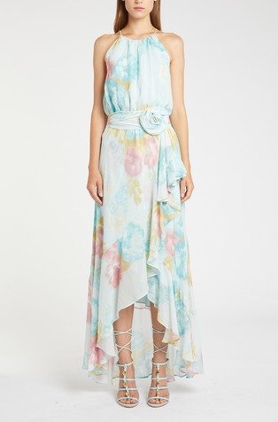 Duga haljina s volanom i ukrasnim cvijetom