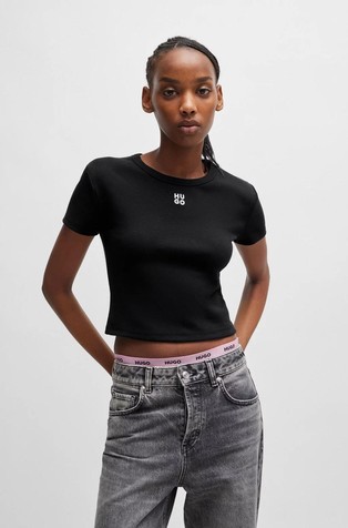 Cropped rebrasta majica s naslaganim logotipom