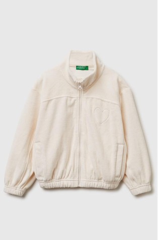 Plišani pulover s izvezenim motivom srca