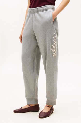 Donji dio trenirke s izvezenim logotipom