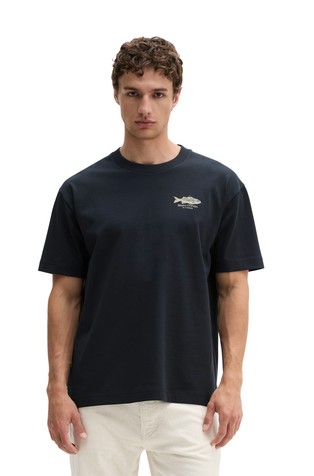 Loose T-shirt with print on the back