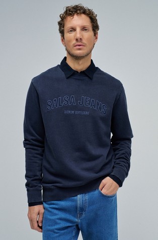 Sweatshirt with branding