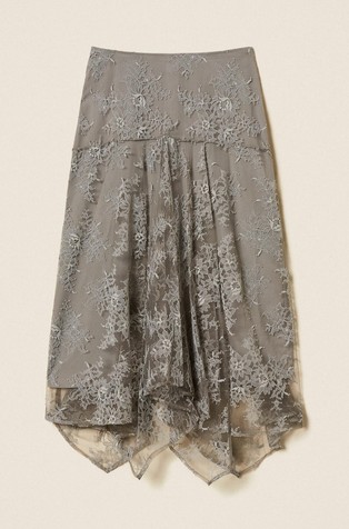 Duga suknja od čipke