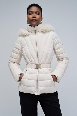 Prošivena jakna s uklonjivom kapuljačom i remenom