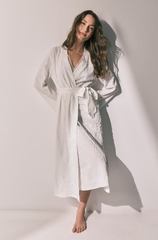 Dugi satenski kućni ogrtač sa žakard uzorkom