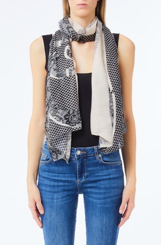 Scarf with lace motifs