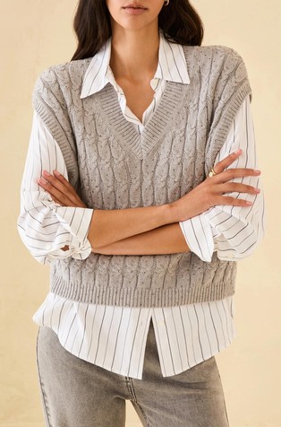 Pleten prsluk s uzorkom lanca i ukrasnim kamenčićima