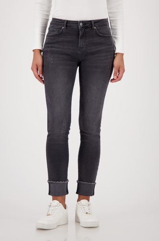 Jeans hlače s poderotinama i ukrasnim kamenčićima