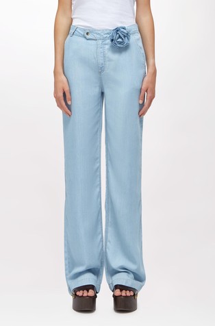 Ravne hlače od liocela s uklonjivim ukrasnim cvijetom