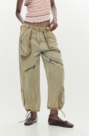 Cargo hlače s učinkom blijeđenja boje