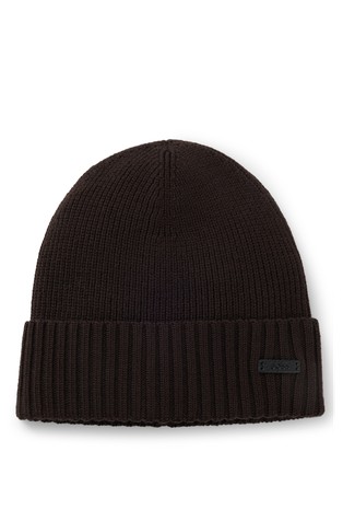 Rebrasto pletena vunena kapa