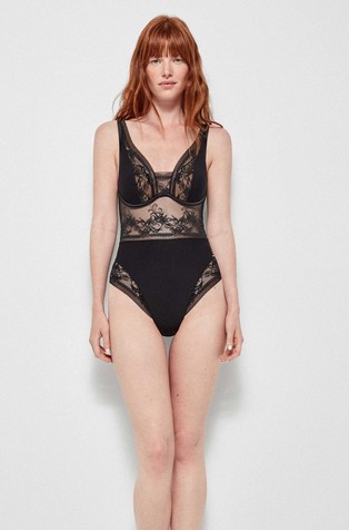 Bodi od tila i čipke s učinkom oblikovanja