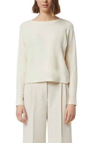 Fine knit sweater with decorative button on sleeve