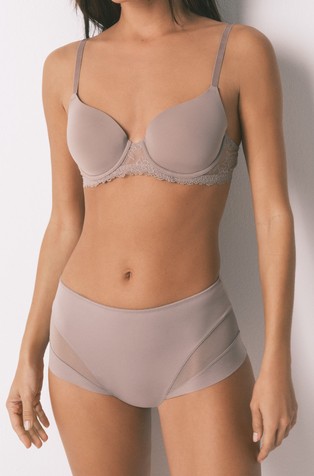 Gaćice s učinkom oblikovanja i tilom