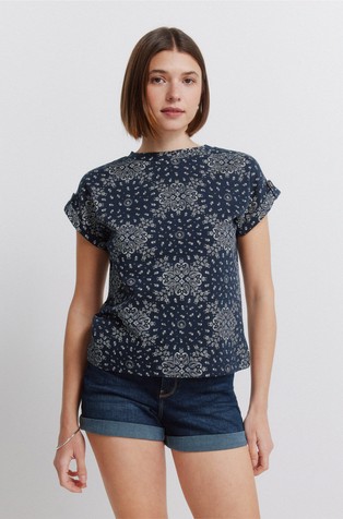 Folded sleeve T-shirt with pattern