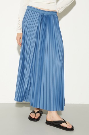 Pleated long skirt