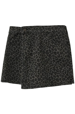 Kratke hlače s preklopom sprijeda