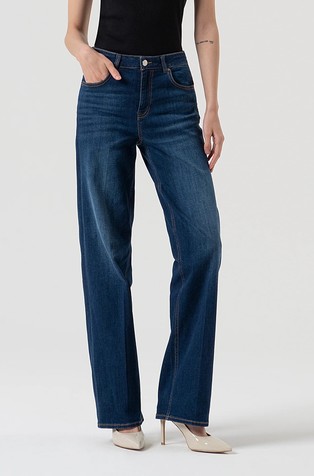 Straight fit jeans hlače s push-up učinkom