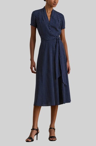 Haljina od krep tkanine s točkastim uzorkom i trakom za vezanje