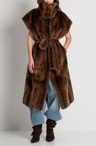 Long gilet with belt made in fake fur