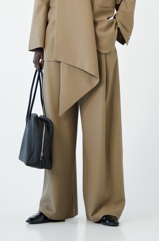 Široke hlače s naborima