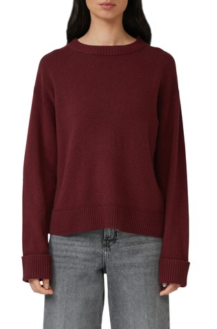 Pleten pulover s uvrnutim rubom na rukavima